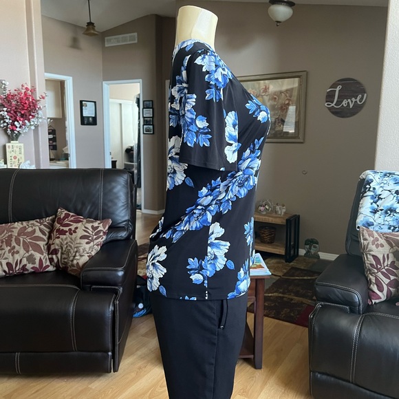 WHBM blue, black & white short sleeve blouse-size L - Picture 8 of 10